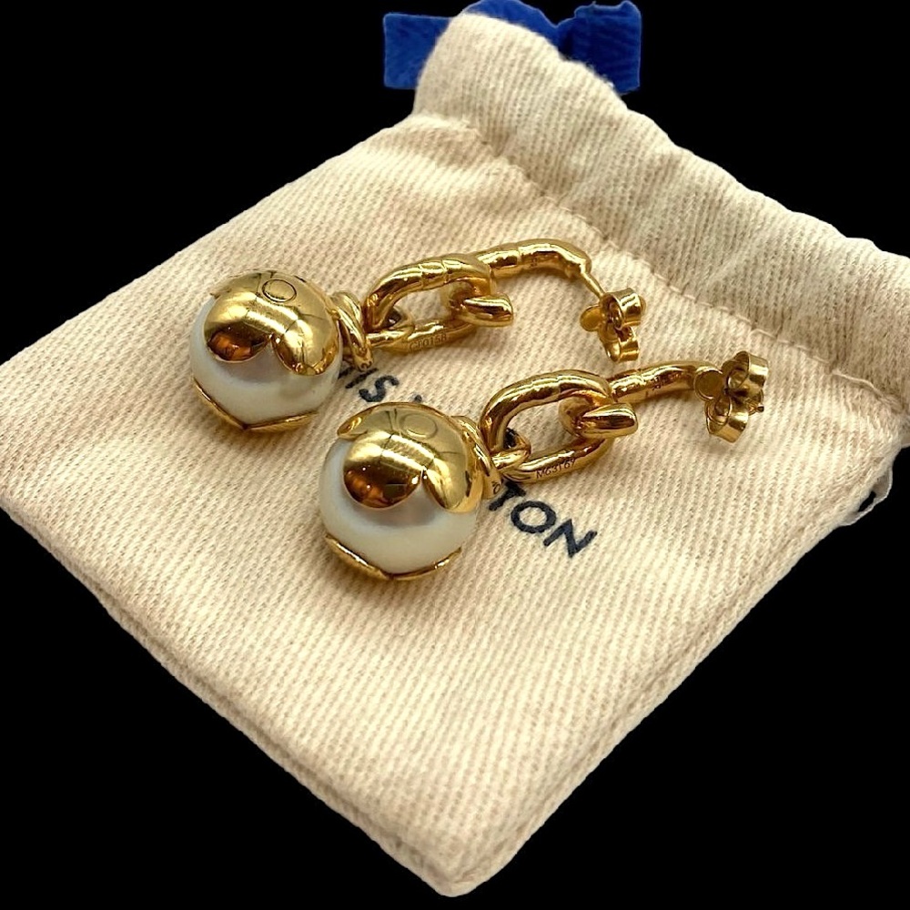 Very Rare!!! Louis Vuitton earrings bouclé d'oreille knotty gold pearl